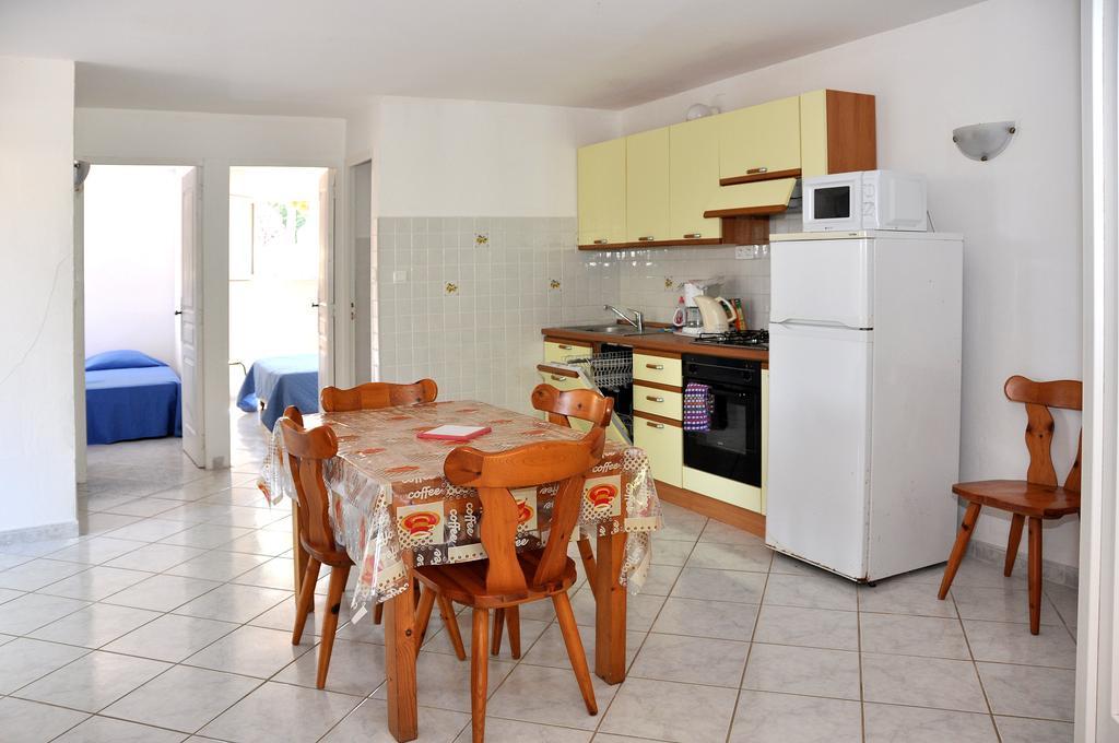 Sole E Mare Aparthotel Santa-Maria-Poggio  Room photo