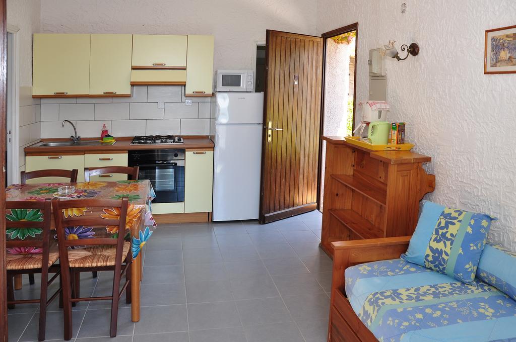 Sole E Mare Aparthotel Santa-Maria-Poggio  Room photo