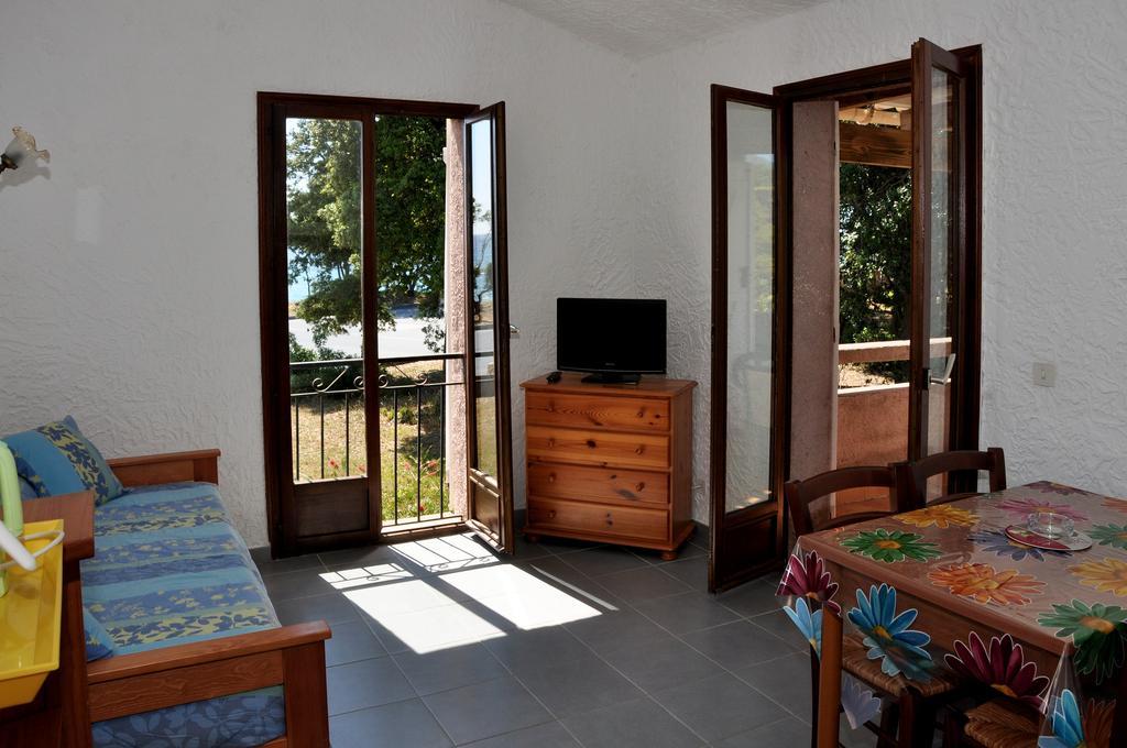Sole E Mare Aparthotel Santa-Maria-Poggio  Room photo