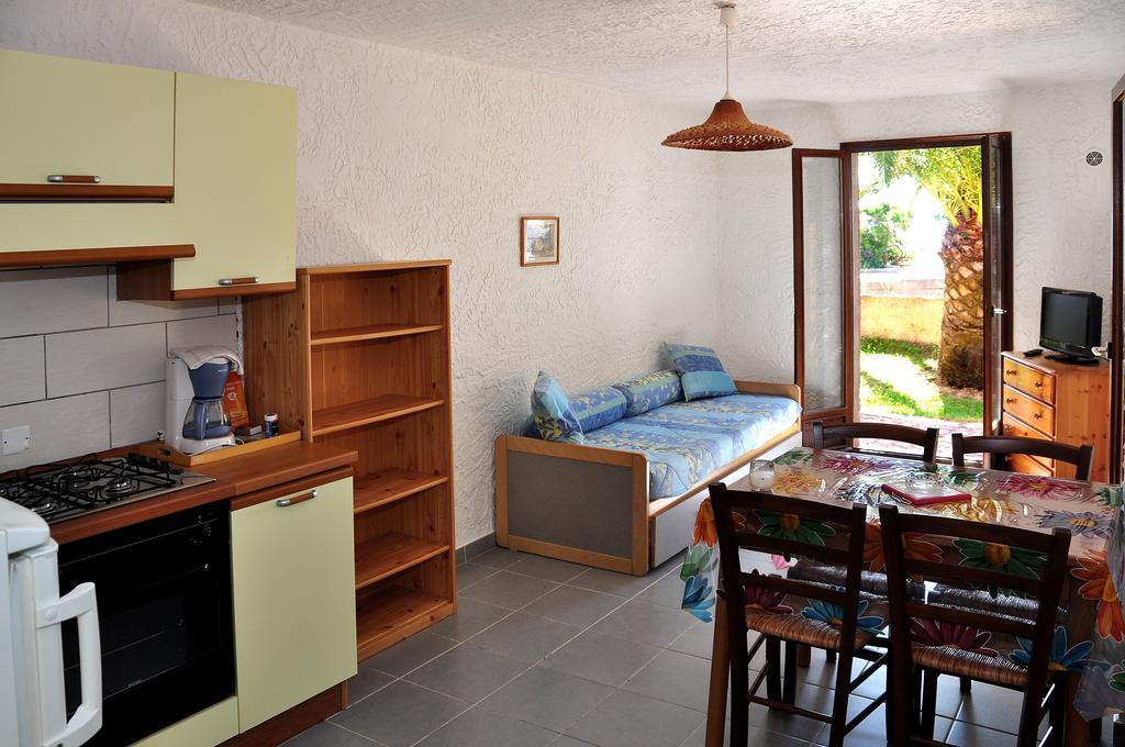 Sole E Mare Aparthotel Santa-Maria-Poggio  Room photo